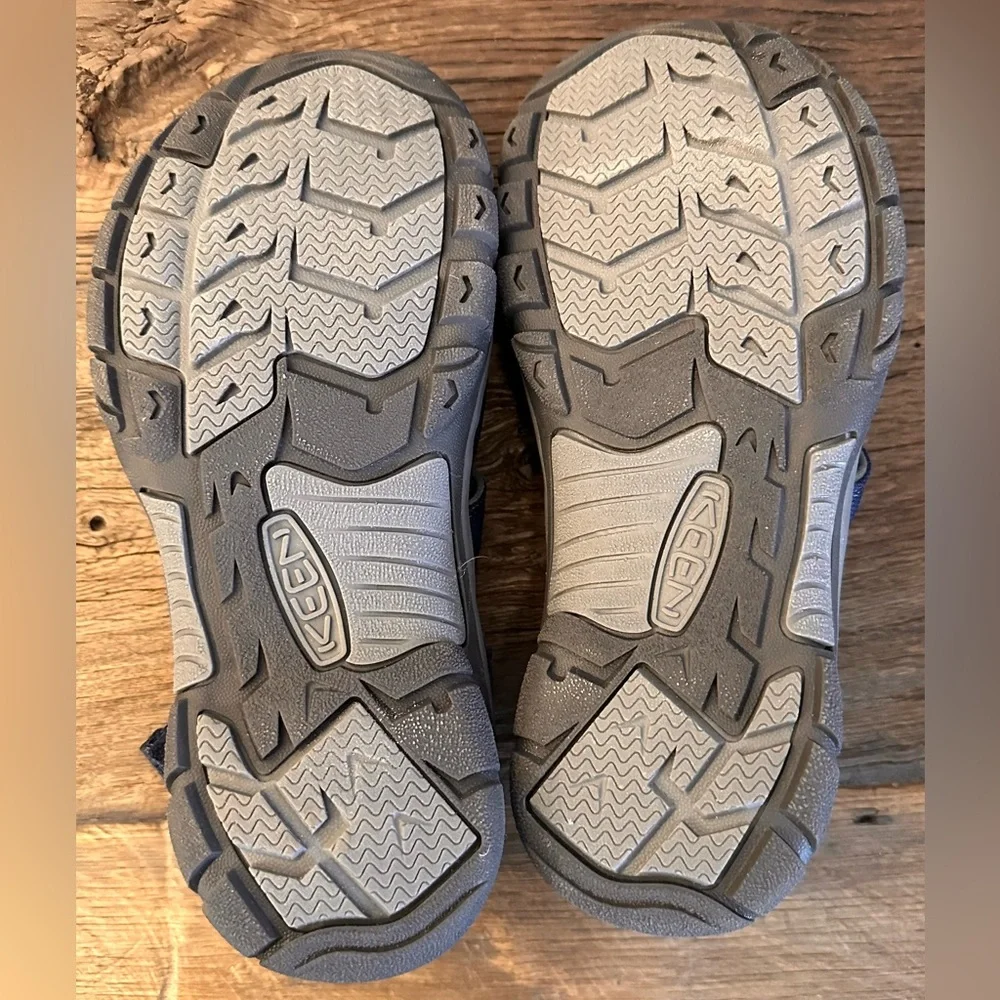 NWOT KIDS KEEN WATER SHOE SANDALS - SIZE 6 YOUTHS BIG BOYS
